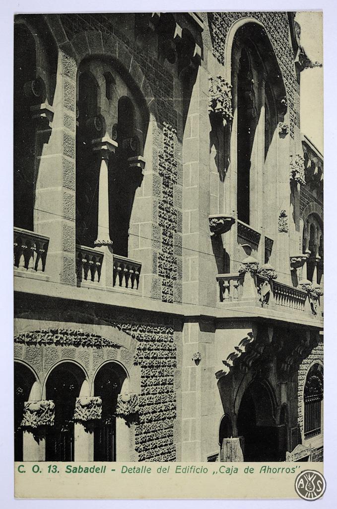 C.O. 13. Sabadell.- Detalle del edificio Caja de Ahorros.