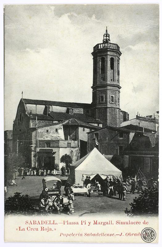 [Sabadell. Plassa Pi i Margall. Simulacre de la Creu Roja]