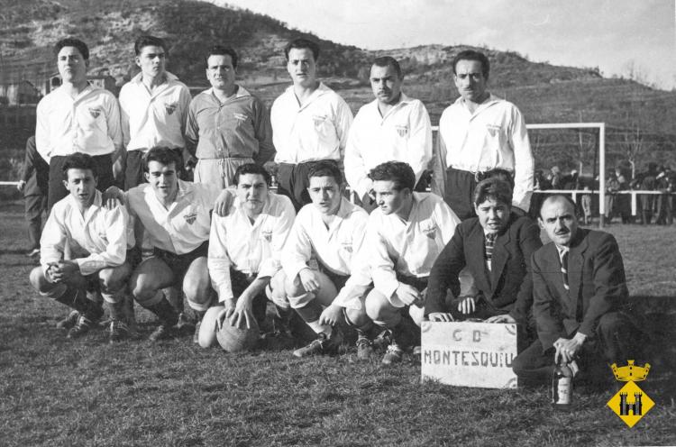 Equip de futbol de Montesquiu al camp de futbol de Montesquiu