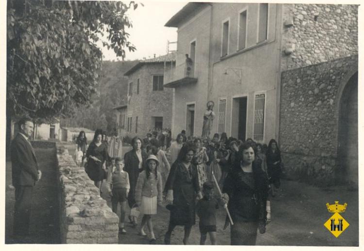 Vinguda de la Mare de Déu de Fàtima al carrer Santiago Rusiñol