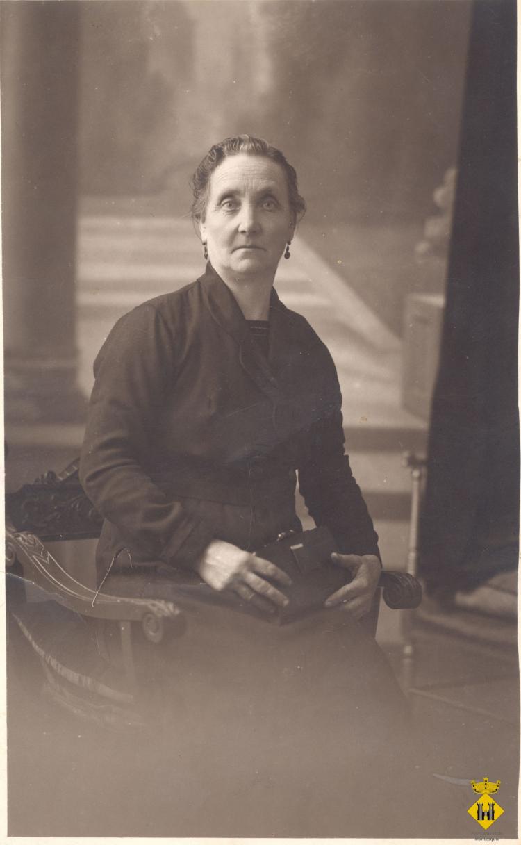 Retrat d'estudi d'una dona