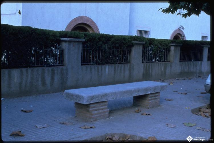 Vorera enfront de l'Escola Santa Isabel. 