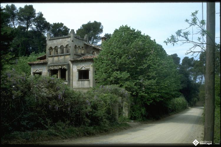 Casa de les bruixes, carretera de la Rabassada. 