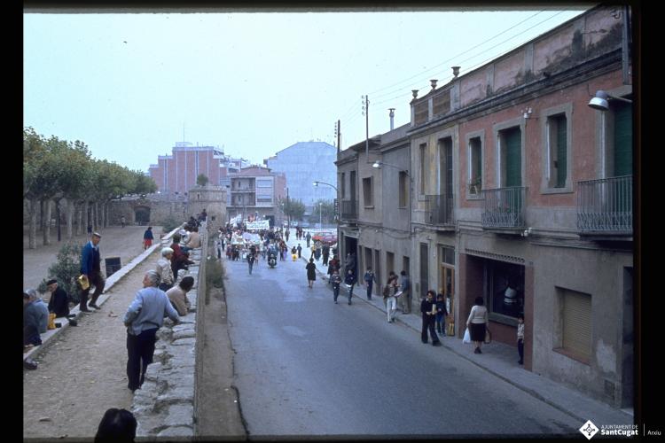 Manifestació a l'altura del carrer de la Creu. 