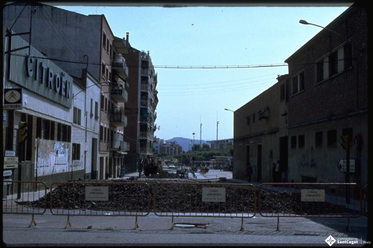 Obres al principi de la rambla del Celler amb el carrer de Francesc Moragas.