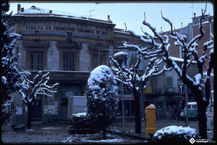 Vista de la plaça d'Octavià nevada.