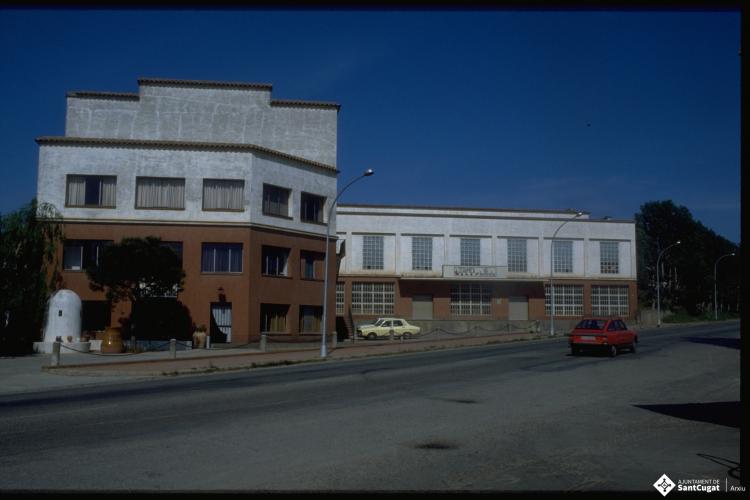 Edifici de l'empres Ceràmica Barnils. 