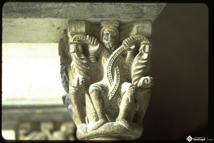 Capitels del claustre del Monestir de Sant Cugat del Vallès. 