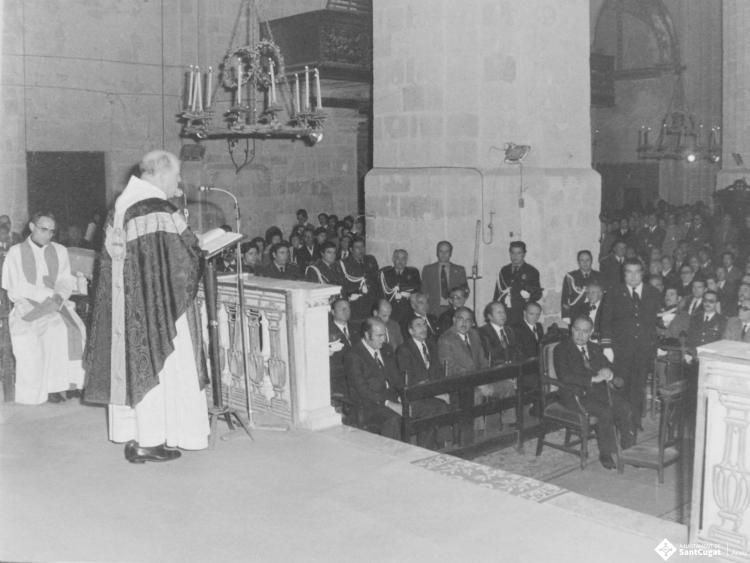 Missa celebrada en honor al dictador Francisco Franco Bahamonde, a l'església de Sant Pere d'Octavià.