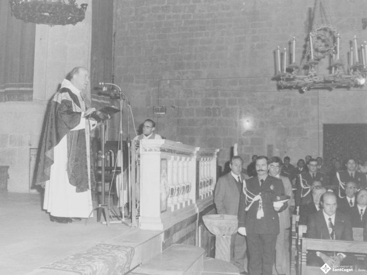 Missa celebrada en honor al dictador Francisco Franco Bahamonde, a l'església de Sant Pere d'Octavià.