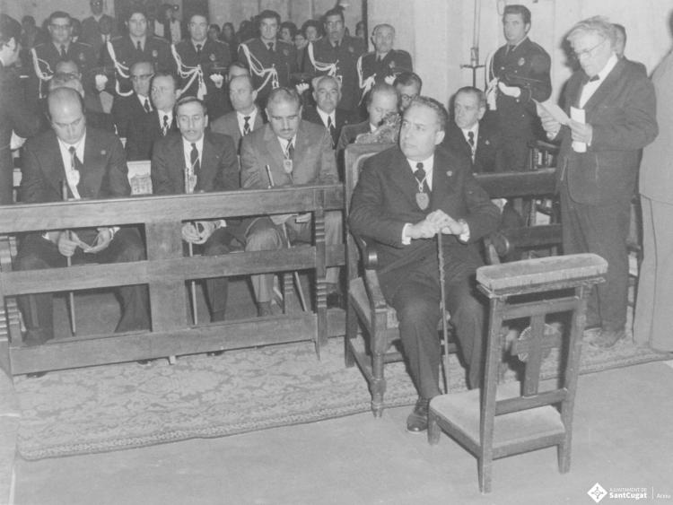 Missa celebrada en honor al dictador Francisco Franco Bahamonde, a l'església de Sant Pere d'Octavià.