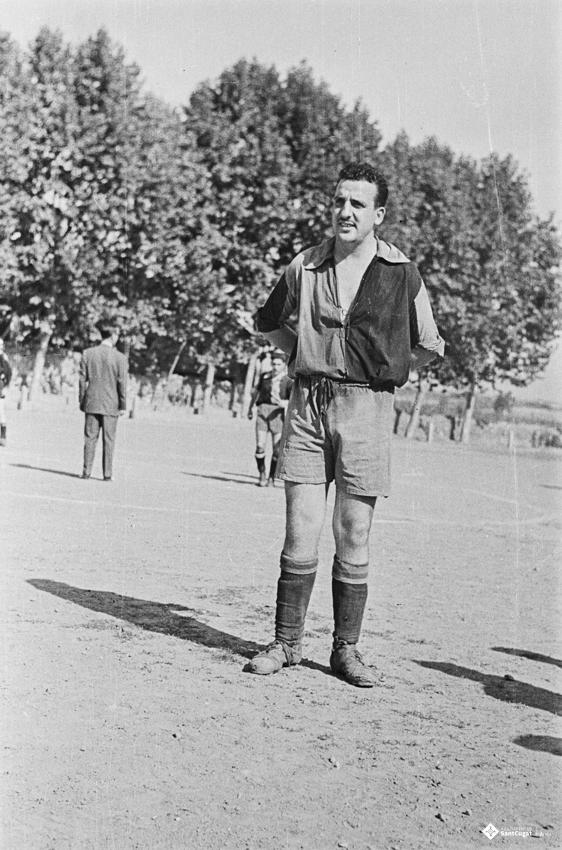 Retrat d'un futbolista, a l'antic camp de futbol del recinte del Monestir.