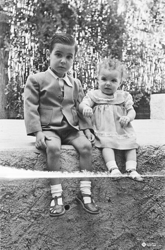 Actes de la festa inaugural de la restaurada Societat Coral La Unió Santcugatenca. Retrat d'uns infants.