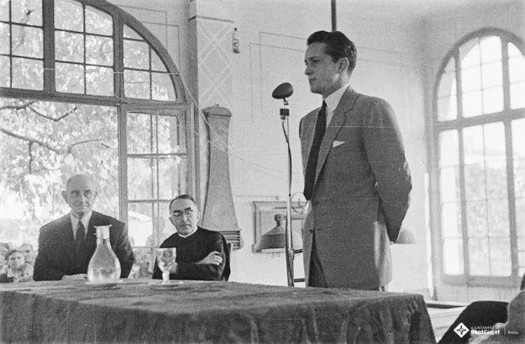 Actes de la festa inaugural de la restaurada Societat Coral La Unió Santcugatenca. Parlaments.