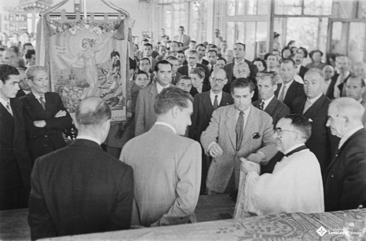 Actes de la festa inaugural de la restaurada Societat Coral La Unió Santcugatenca. Benedicció de l'estendard.