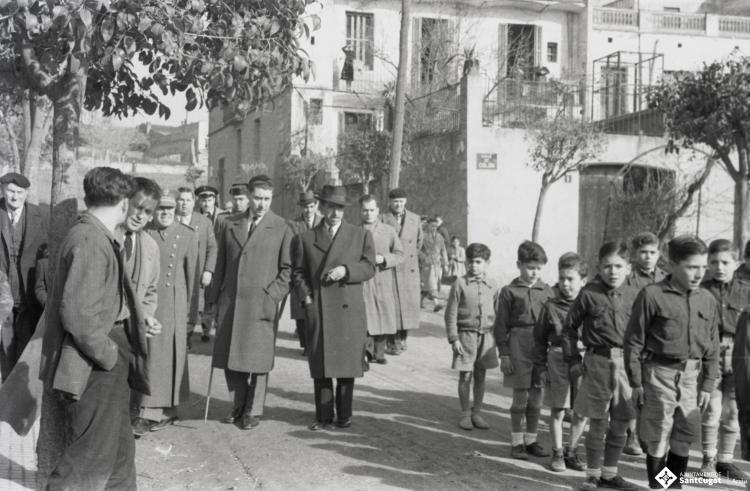 Acte politicoinstitucional, arribada de l'alcalde Pau Muñoz Castanyer i de Nicolás Villar Recio, al Casino Nacional, als locals confiscats de la Unió Santcugatenca. 