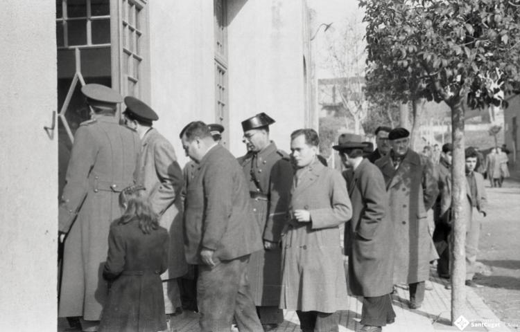 Acte politicoinstitucional, arribada dels assistents al Casino Nacional, als locals confiscats de la Unió Santcugatenca.