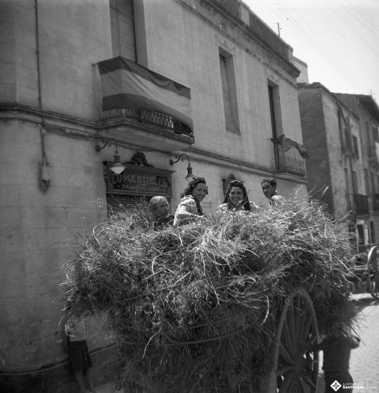 Retrats d'infants al pati del fotògraf.