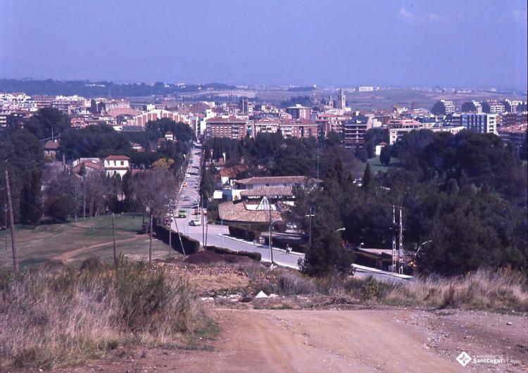 Vista panoràmica del centre de Sant Cugat des del turó del golf.