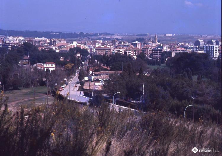Vista panoràmica del centre de Sant Cugat des del turó del golf.