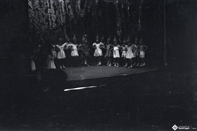 Representació infantil al Teatre de la Unió [?].