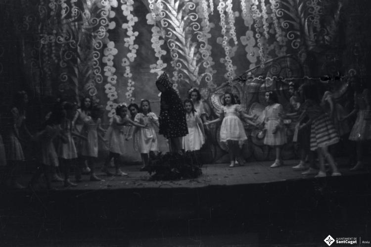 Representació infantil al Teatre de la Unió [?].