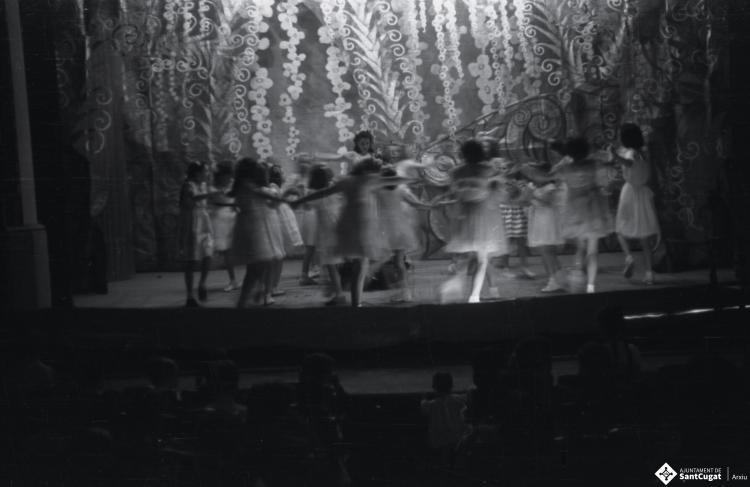 Representació infantil al Teatre de la Unió [?].