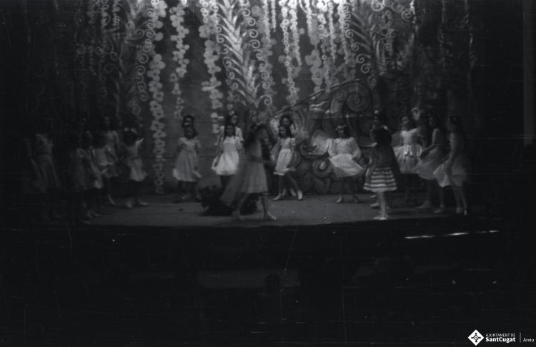 Representació infantil al Teatre de la Unió [?].