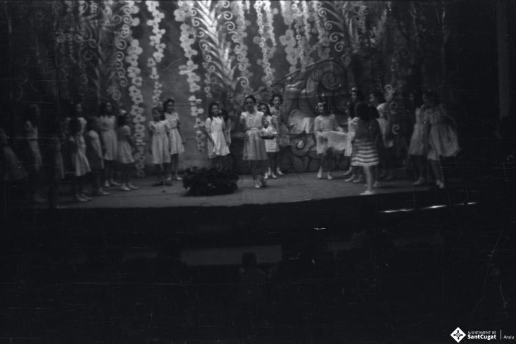 Representació infantil al Teatre de la Unió [?].