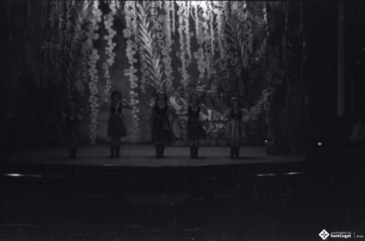 Representació infantil al Teatre de la Unió [?].