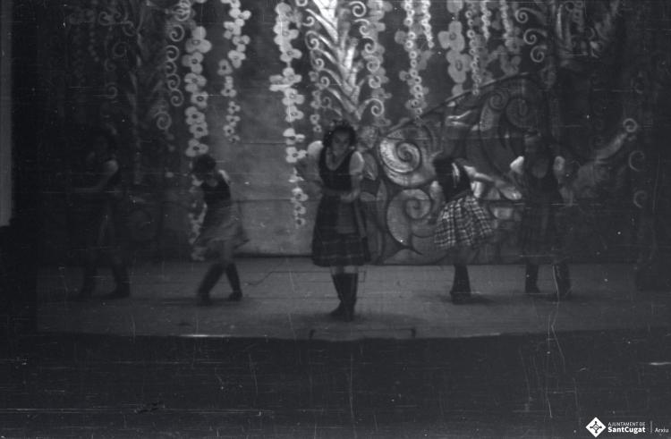 Representació infantil al Teatre de la Unió [?].