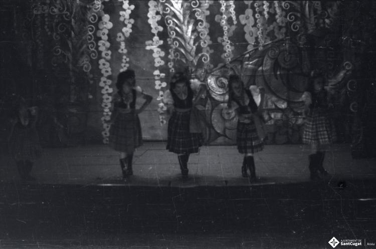 Representació infantil al Teatre de la Unió [?].