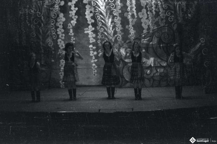 Representació infantil al Teatre de la Unió [?].
