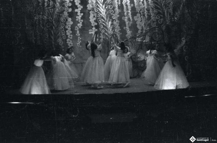 Representació infantil al Teatre de la Unió [?].
