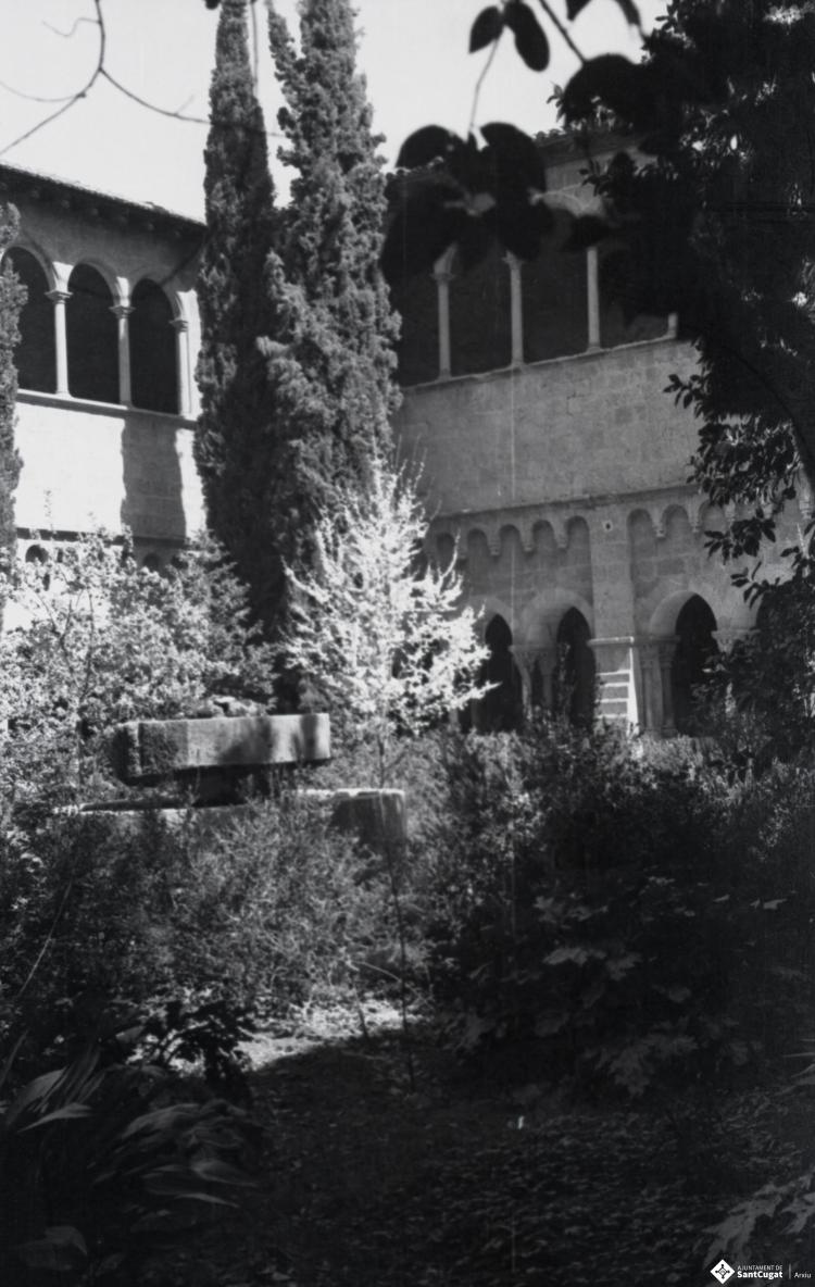 Vistes del Claustre del Monestir de Sant Cugat del Vallès.