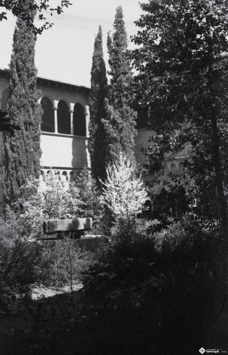 Vistes del Claustre del Monestir de Sant Cugat del Vallès.