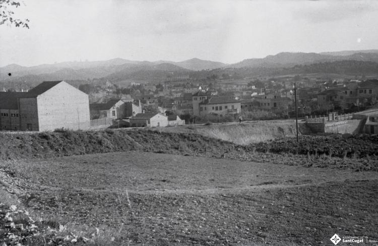 Vistes panoràmiques de Sant Cugat des de la carretera de Rubí.