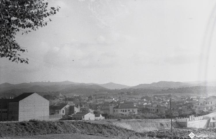 Vistes panoràmiques de Sant Cugat des de la carretera de Rubí.