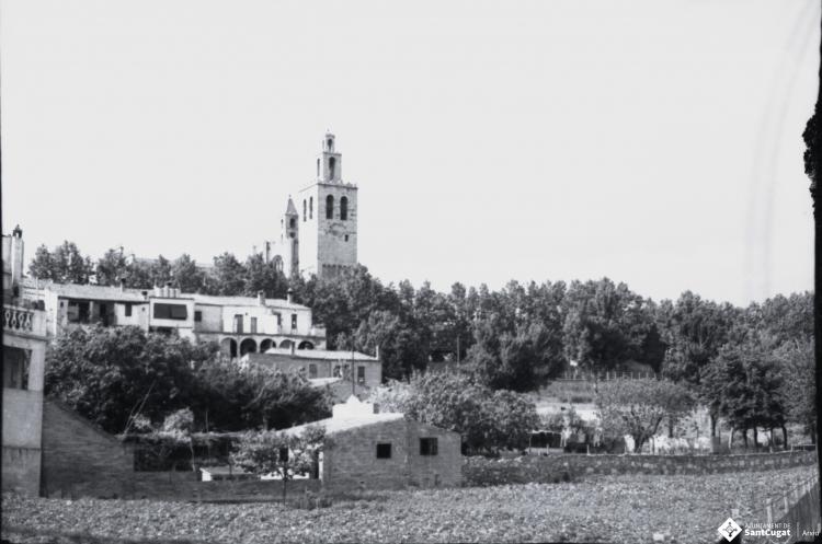 Vista panoràmica del Monestir i voltants des de l'actual rambla del Celler.