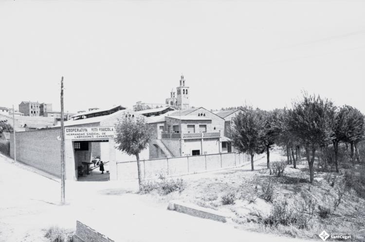 Cooperativa Viti-vinicola. Hermanda sindical de labradores ganaderos, a la rambla del Celler.