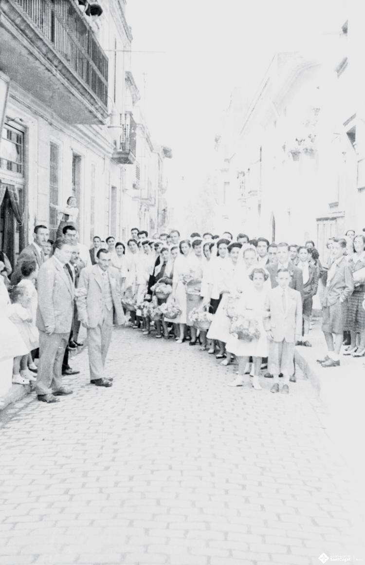 Grups de joves balladors del Paga-li Joan.