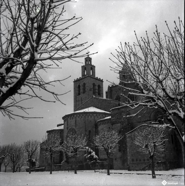 Jardins i església de Sant Pere d'Octavià nevats