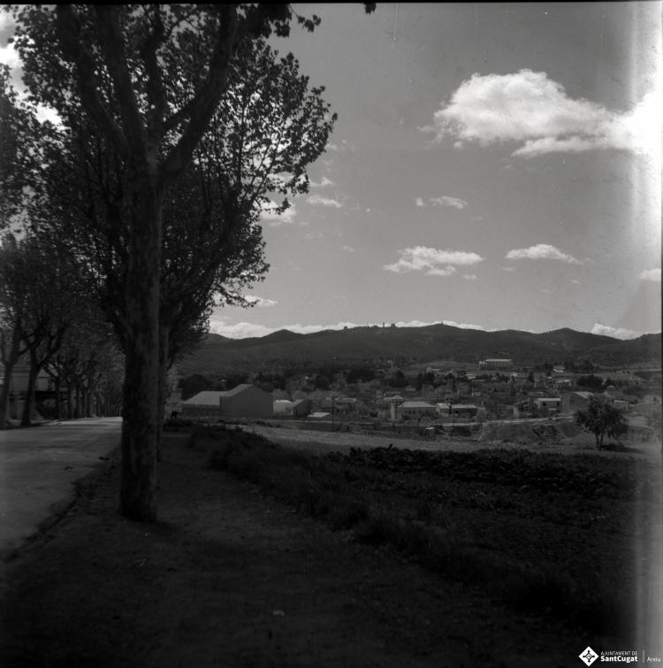 Vista panoràmica de Sant Cugat del Vallès des de la carretera de Rubí.