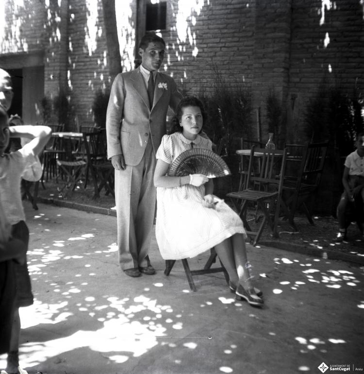 Festa Major. Retrat d'una parella de balladors del Paga-li Joan, a la Unió.