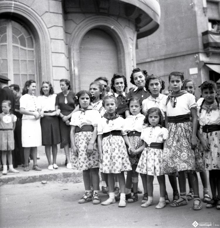 Fira de setembre. Desfilada i actes politicomilitars als Quatre Cantons, festa del Frente de Juventudes, en presència del governador civil.