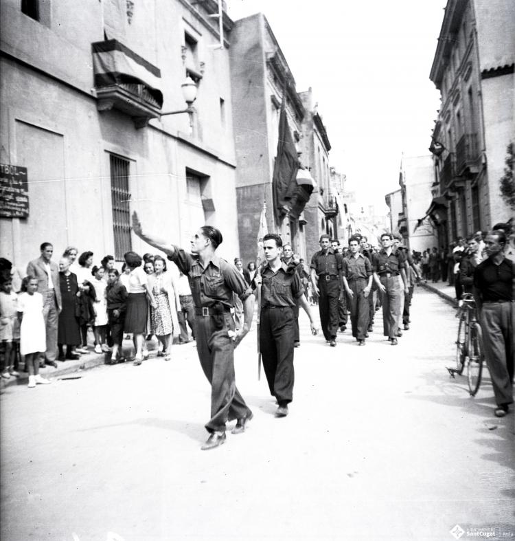Fira de setembre. Desfilada i actes politicomilitars als Quatre Cantons, festa del Frente de Juventudes, en presència del governador civil.