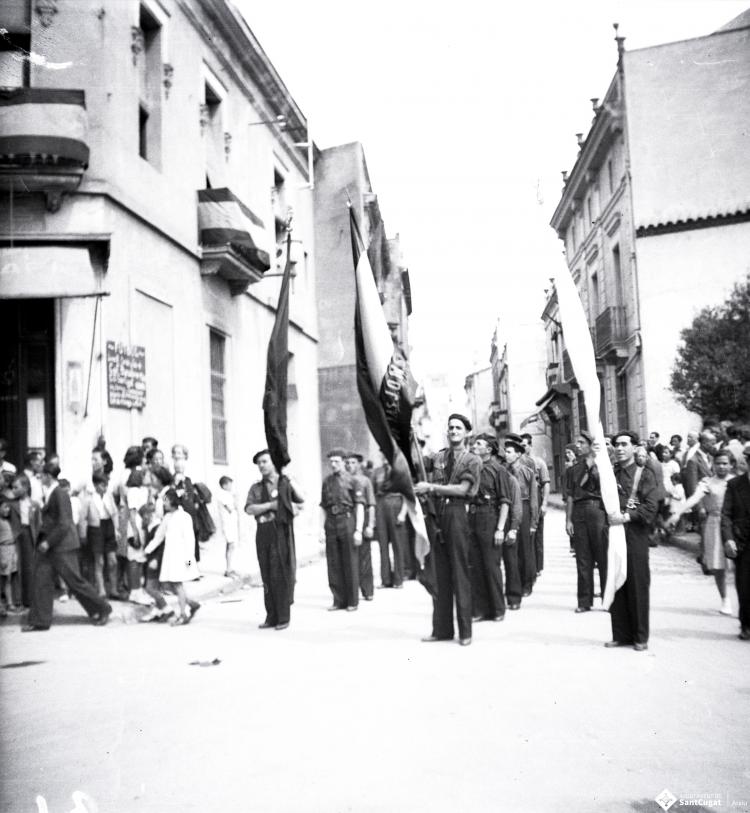 Fira de setembre. Desfilada i actes politicomilitars als Quatre Cantons, festa del Frente de Juventudes, en presència del governador civil.