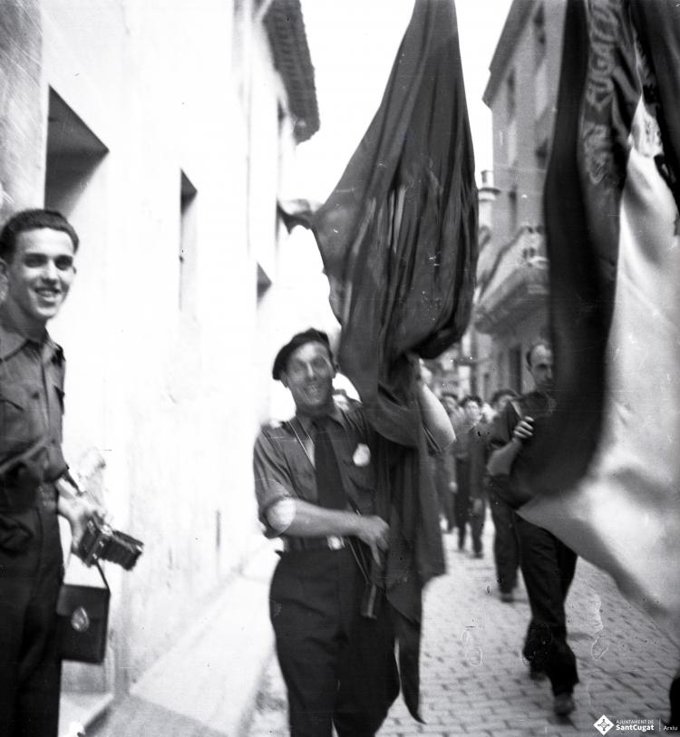 Fira de setembre. Desfilada i actes politicomilitars als Quatre Cantons, festa del Frente de Juventudes, en presència del governador civil.