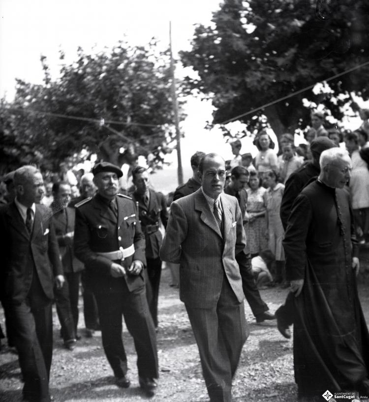 Fira de setembre. Desfilada i actes politicomilitars als Quatre Cantons, festa del Frente de Juventudes, en presència del governador civil.