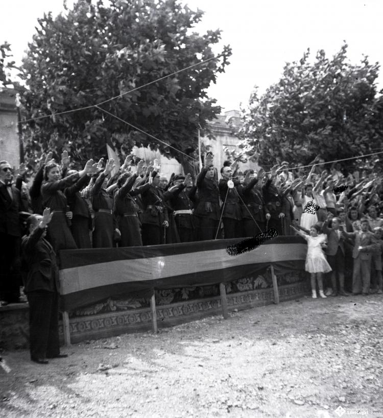 Fira de setembre. Desfilada i actes politicomilitars als Quatre Cantons, festa del Frente de Juventudes, en presència del governador civil.